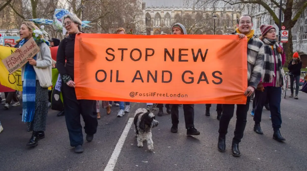 Fossil fuel lobby exploits weak UK laws to block real climate action