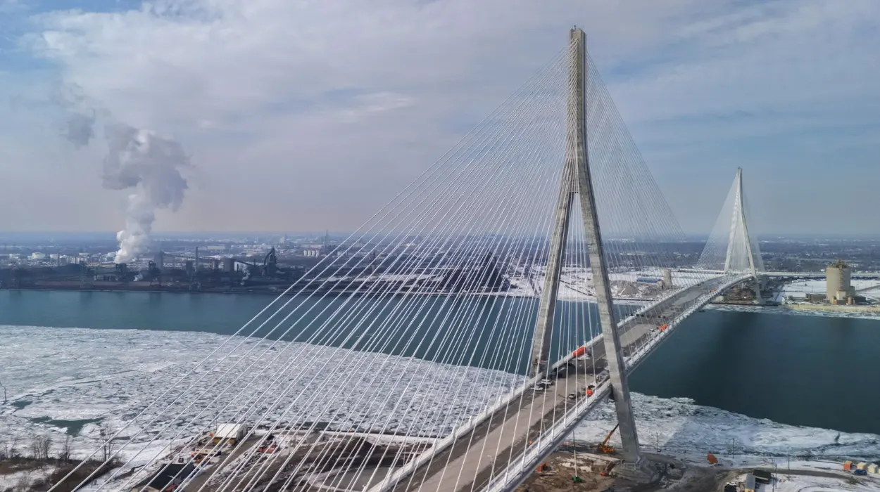 Did a Detroit billionaire lobby Washington before Trump’s bridge threat?