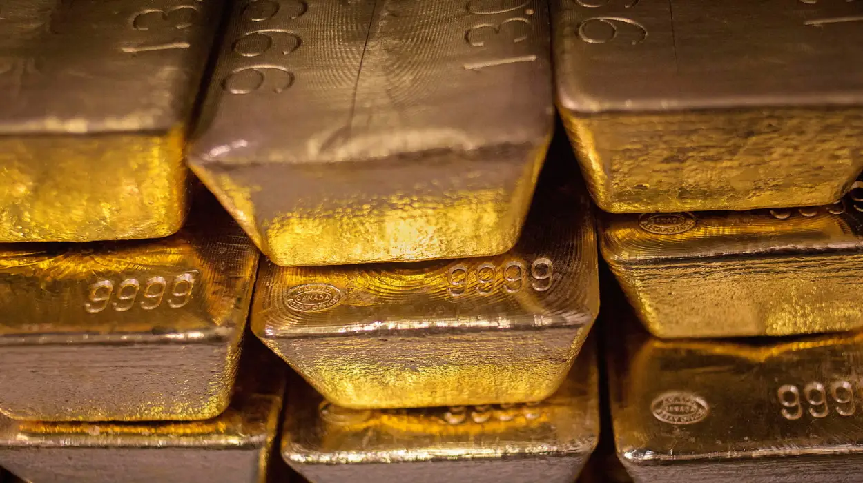 Seniorer CIA-Beamter angeklagt im $40-Millionen-Goldbarren-Diebstahls Fall