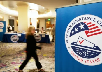 Trump entlässt Wahlaufsichtsbehörden vor den Midterms