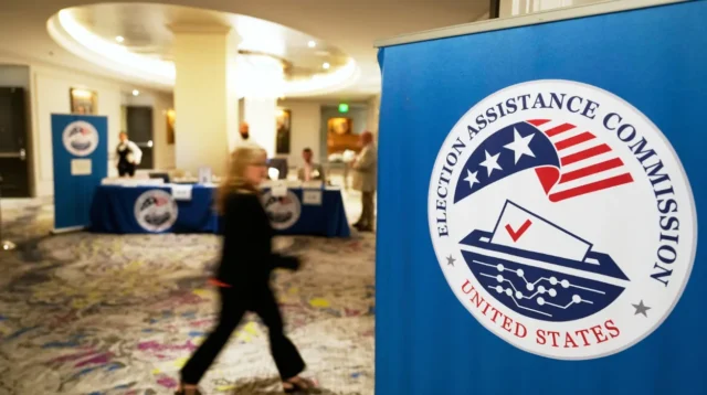Trump entlässt Wahlaufsichtsbehörden vor den Midterms