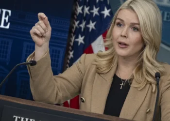 Trump-Weißes Haus droht CBS: ein neuer Angriff auf die Pressefreiheit