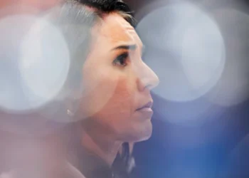 Tulsi Gabbards Kurswechsel zum „Deep State“ amid Iran und Venezuela-Ausgrenzung